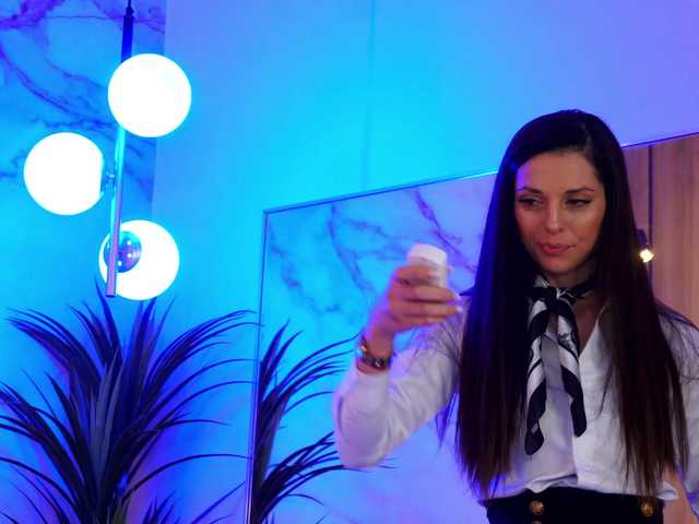 EllyLynn's BongaCams show and profile