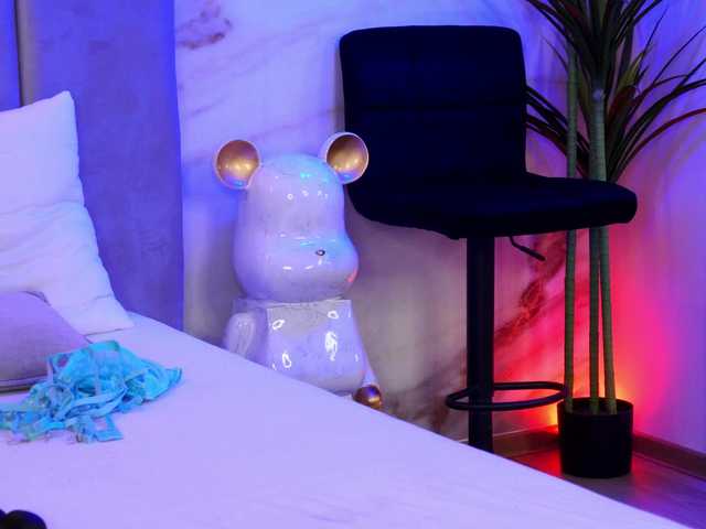 EllyLynn's BongaCams show and profile