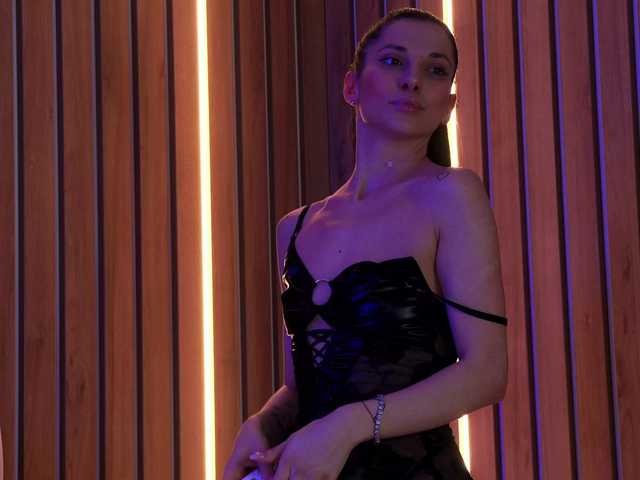 EllyLynn's BongaCams show and profile