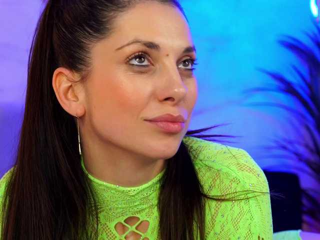 EllyLynn's BongaCams show and profile