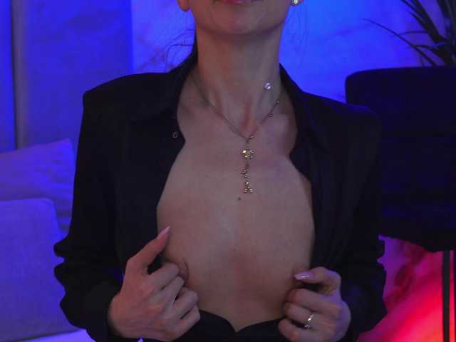 EllyLynn's BongaCams show and profile