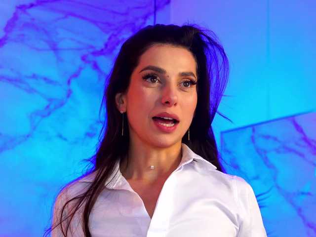 EllyLynn's BongaCams show and profile