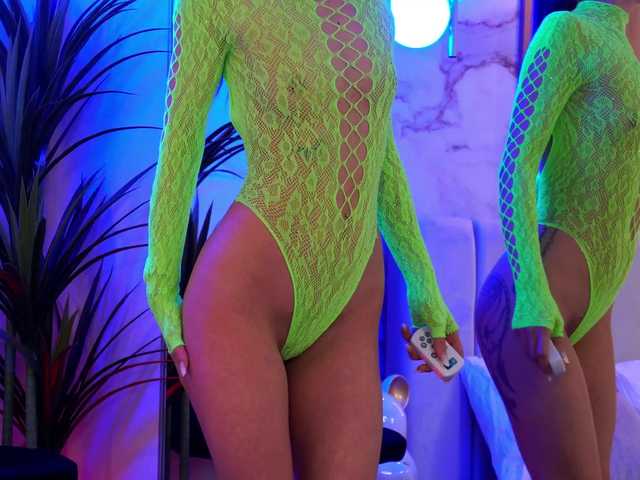 EllyLynn's BongaCams show and profile