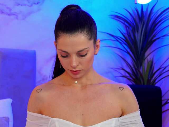 EllyLynn's BongaCams show and profile