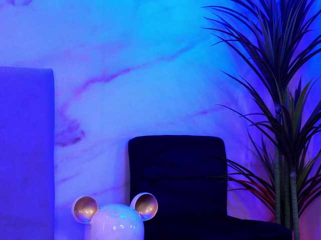 EllyLynn's BongaCams show and profile