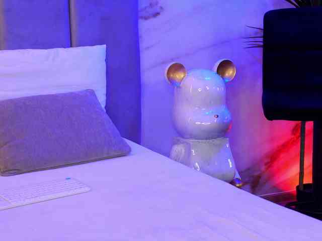 EllyLynn Live Webcam on BongaCams