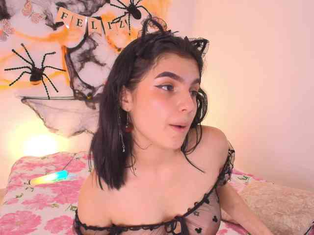 zoemonroe webcam