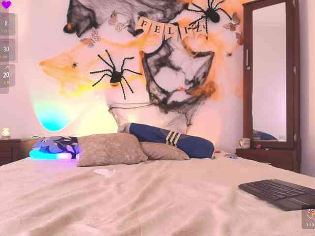 zoemonroe webcam