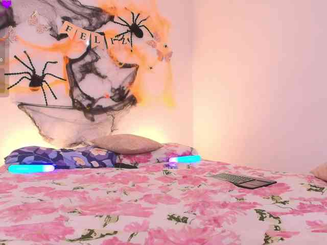 zoemonroe webcam