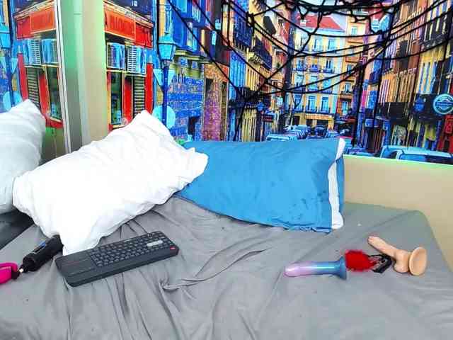 EmilyJons webcam