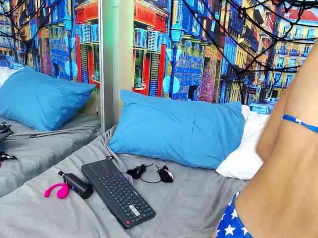 EmilyJons webcam