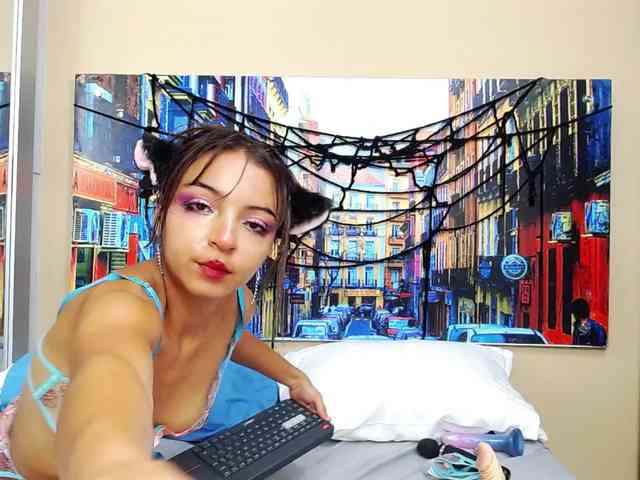 EmilyJons webcam