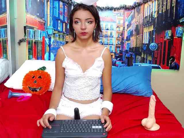 EmilyJons webcam
