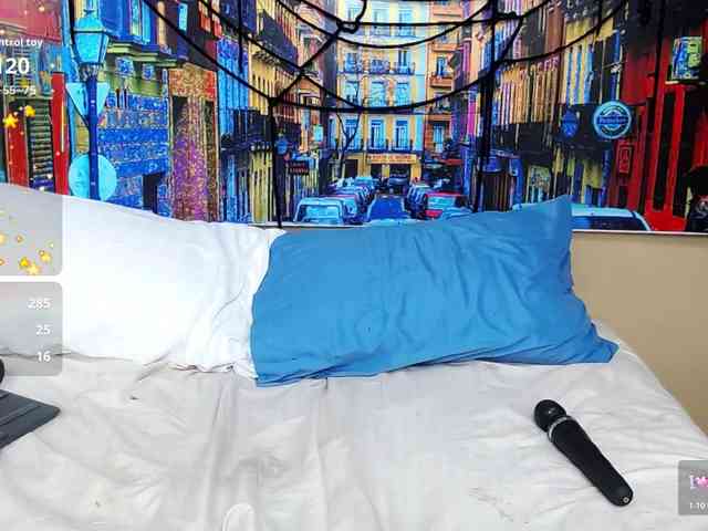 EmilyJons webcam
