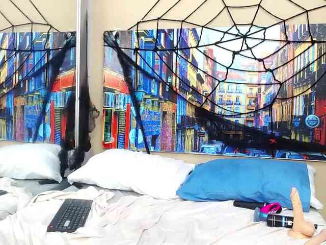 EmilyJons webcam