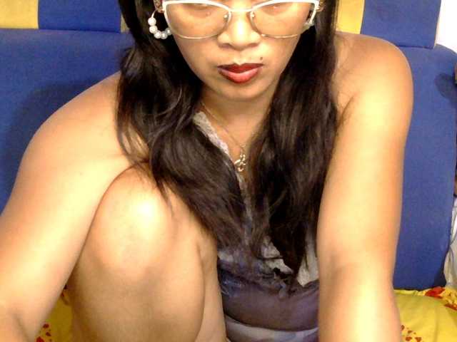 Karenne's BongaCams show and profile