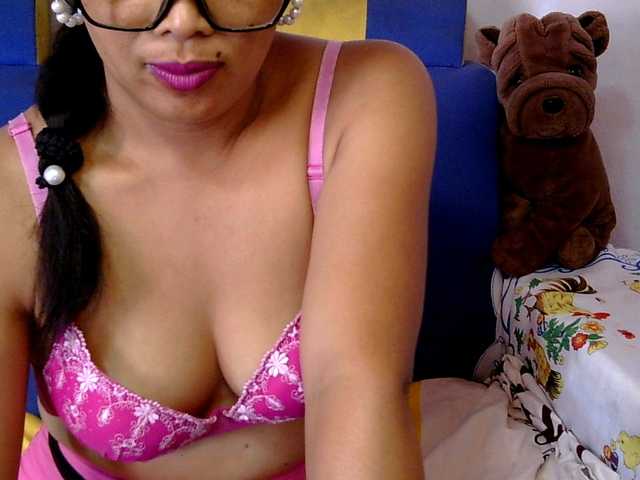 Karenne's BongaCams show and profile