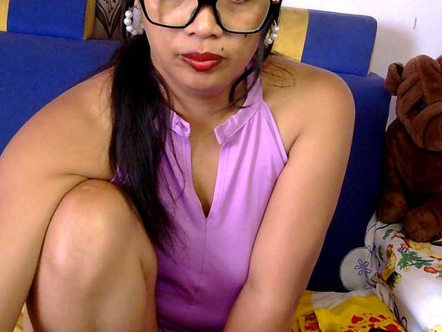 Karenne's BongaCams show and profile