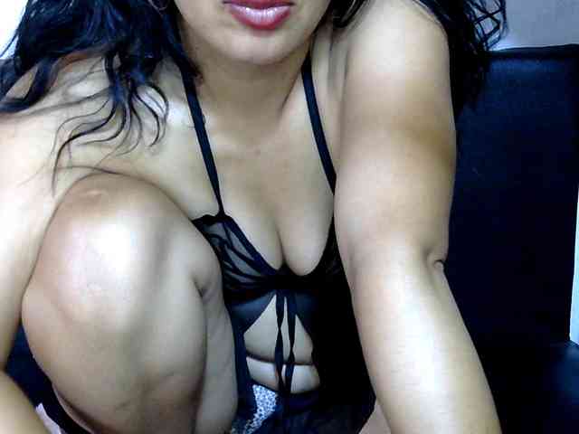 Karenne Live Webcam on BongaCams