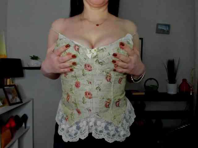 velvetJasmine webcam
