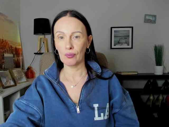 velvetJasmine webcam