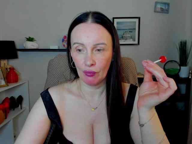 velvetJasmine webcam