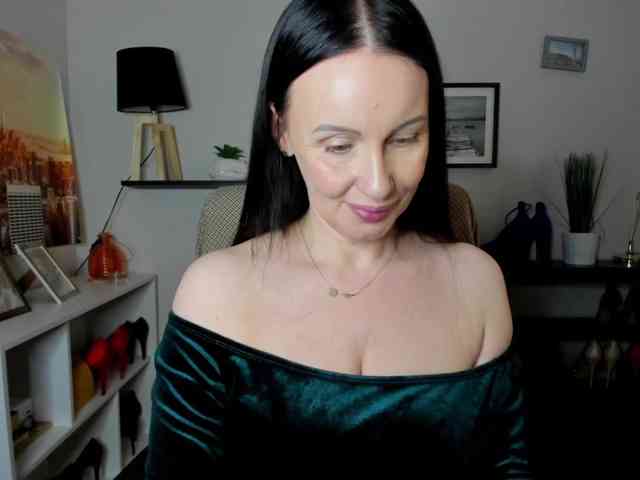 velvetJasmine webcam