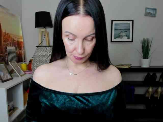 velvetJasmine webcam