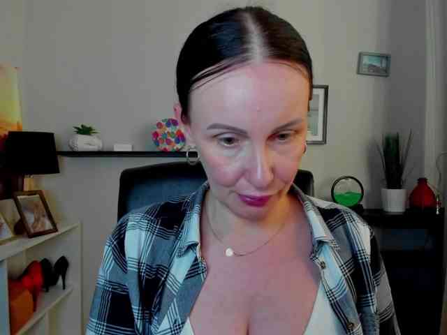 velvetJasmine webcam
