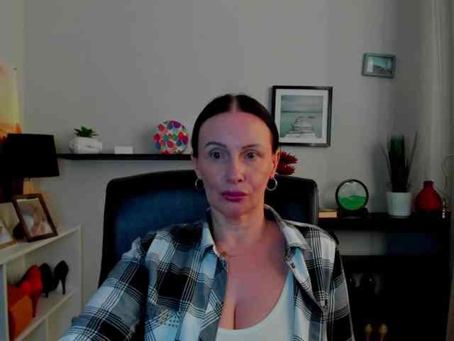 velvetJasmine webcam