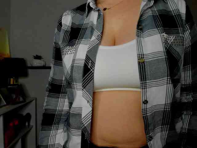 velvetJasmine webcam