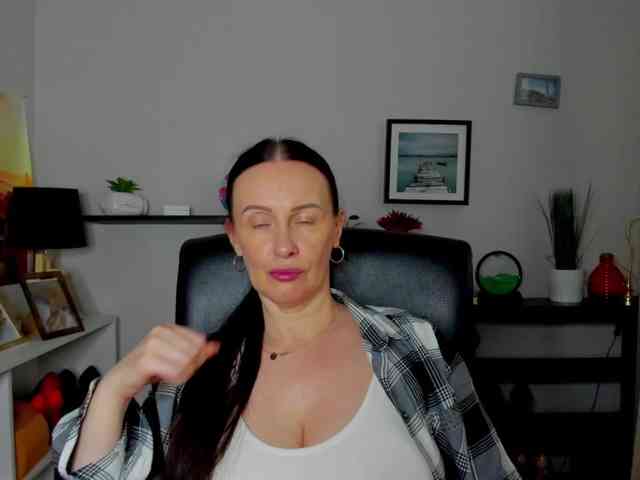 velvetJasmine webcam