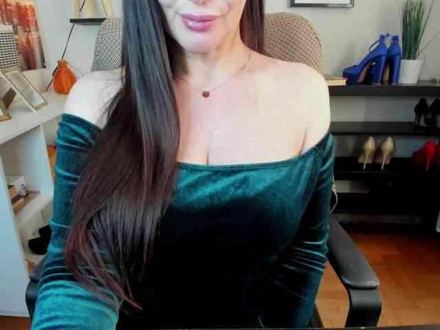 velvetJasmine webcam