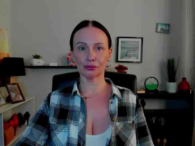 velvetJasmine webcam