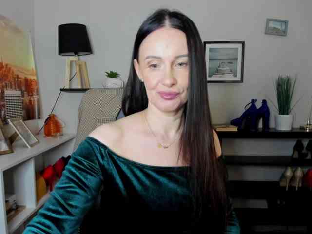 velvetJasmine webcam