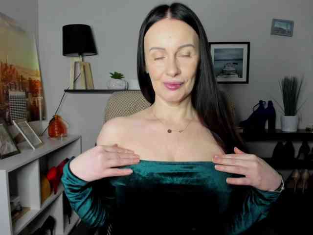 velvetJasmine webcam