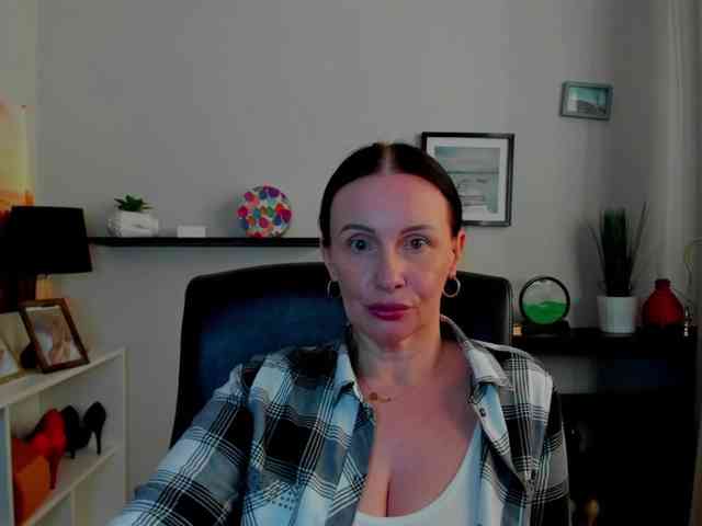 velvetJasmine webcam