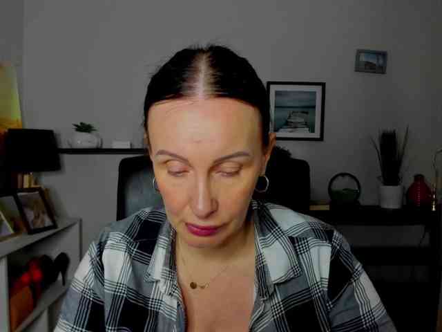 velvetJasmine webcam
