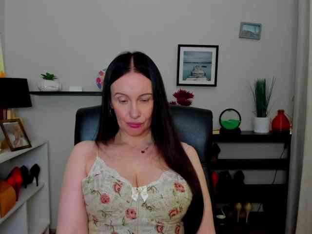 velvetJasmine webcam