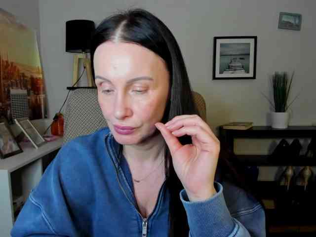 velvetJasmine webcam