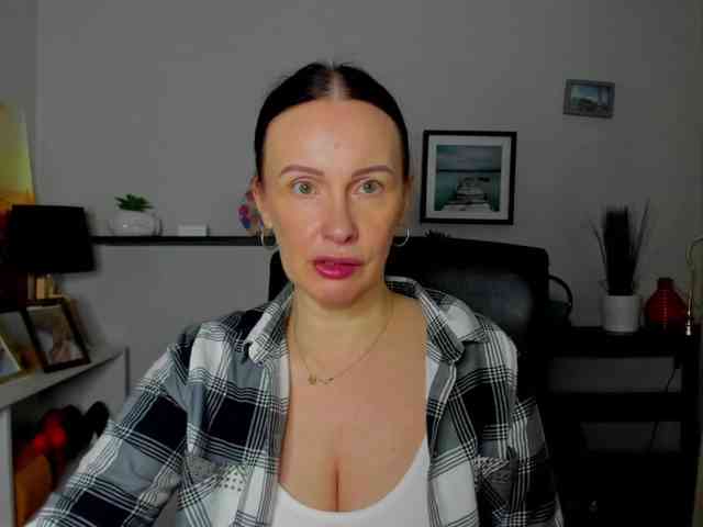 velvetJasmine webcam
