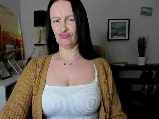 velvetJasmine webcam