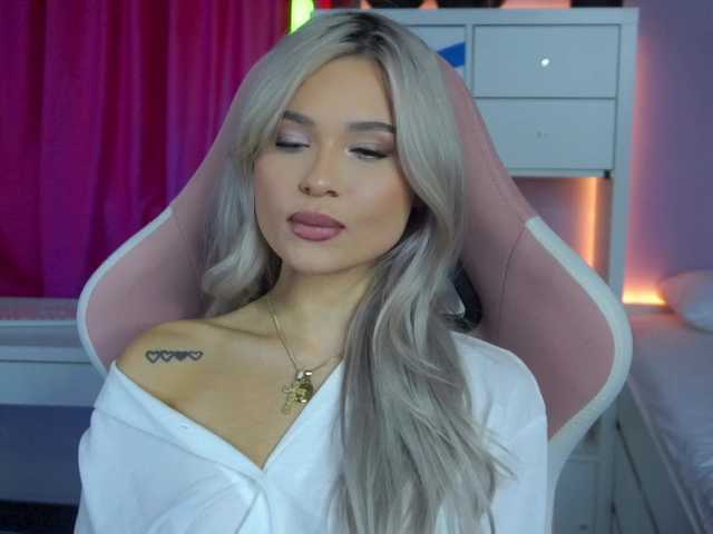 ZyraSatin's BongaCams show and profile