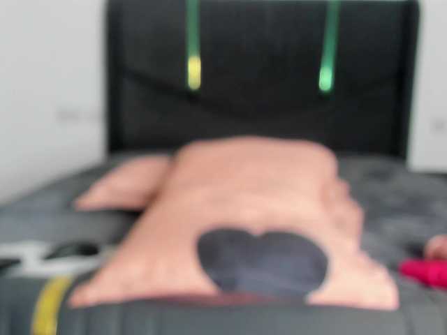 Little-Freak's BongaCams show and profile