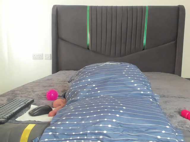 Little-Freak's BongaCams show and profile