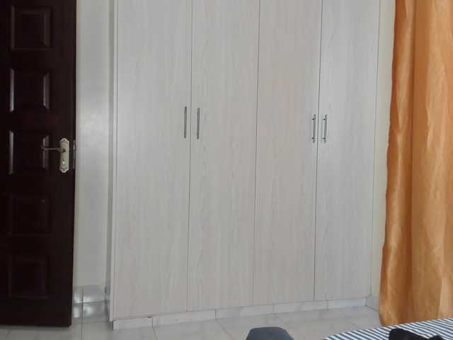 Little-Freak's BongaCams show and profile