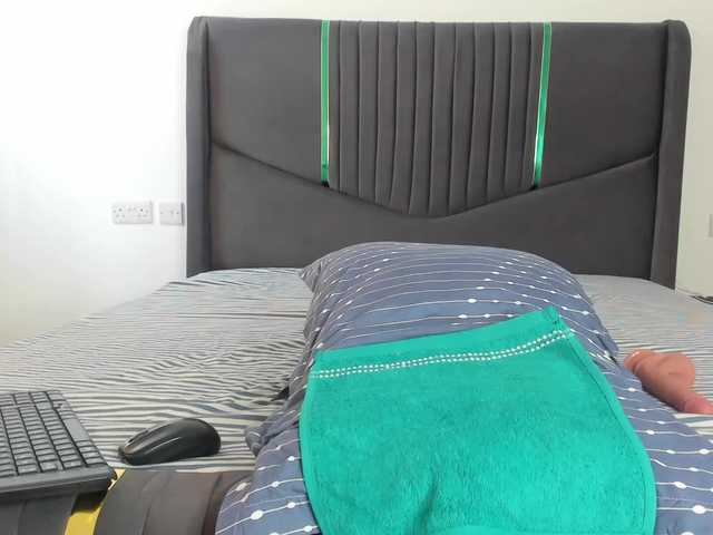 Little-Freak's BongaCams show and profile