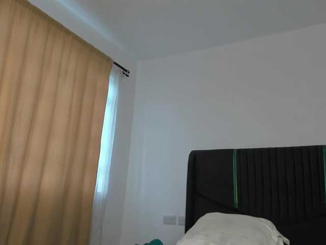 Little-Freak's BongaCams show and profile