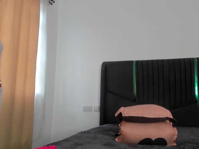 Little-Freak's BongaCams show and profile