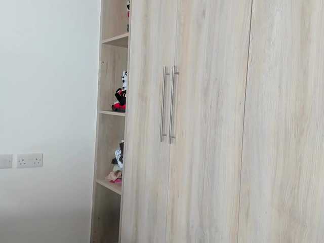 Little-Freak's BongaCams show and profile